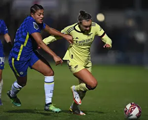 Caitlin Foord vs. Jess Carter: A Battle in the FA WSL Clash Between Chelsea Women and Arsenal Women