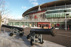 Images Dated 22nd January 2007: The Canon outside Emirates Stadium