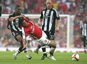 Images Dated 30th August 2008: Carlos Vela (Arsenal) Charles N Zogbia (Newcastle United)