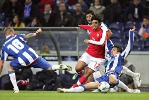 FC Porto v Arsenal 2008-9 Collection: Carlos Vela (Arsenal) Fucile & Raul Meireles (FC Porto)