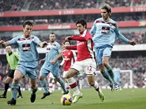 Arsenal v West Ham United 2008-9 Collection: Carlos Vela (Arsenal) Scott Parker and Valon Behrami (West Ham)