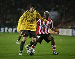 Images Dated 23rd February 2007: Cesc Fabregas (Arsenal) Arouna Kone (PSV)