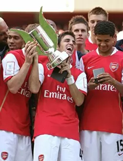 Images Dated 1st August 2007: Cesc Fabregas (Arsenal) with the Emirates trophy