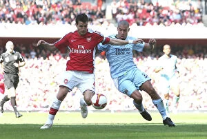 Images Dated 4th April 2009: Cesc Fabregas (Arsenal) Gelson Fernandes (Man City)
