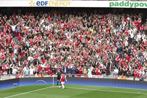 Cesc Fabregas (Arsenal) prepares to take a corner