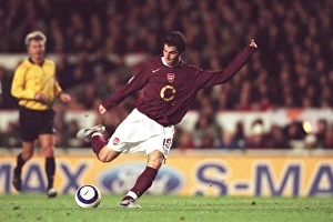 Arsenal v Juventus 2005-6 Gallery: Cesc Fabregas scores Arsenals 1st goal. Arsenal 2: 0 Juventus