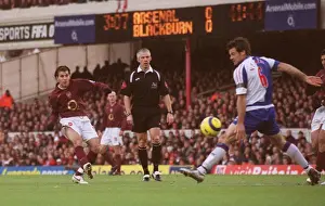 Cesc Fabregas scores Arsenals 1st goal past Ryan Nelsen (Blackburn)