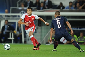 Paris Saint Gernain V Arsenal 2016-17 Prints: Champions League Clash: Paris Saint-Germain vs. Arsenal at Parc des Princes (2016-17)