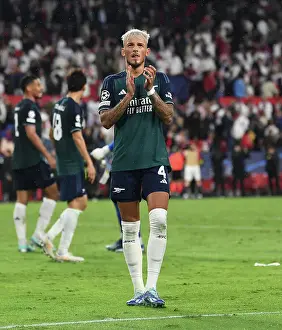 Champions League Group B: Ben White's Clap-Off for Arsenal Fans vs Sevilla FC, October 2023