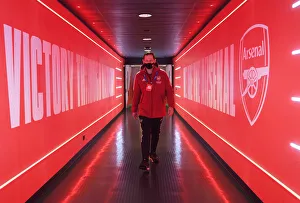 Arsenal Women V Barcelona Women 2021-22 Prints: Champions League Showdown: Arsenal Women vs. FC Barcelona at Emirates Stadium