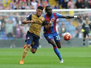 Images Dated 16th August 2015: Clash at the Capital: Oxlade-Chamberlain vs. Souare Battle in Crystal Palace vs. Arsenal (2015-16)