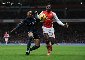 Images Dated 3rd December 2014: Clash at Emirates: Welbeck vs. Clyne in Arsenal's Battle against Southampton (2014-15)