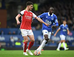 Clash at Goodison Park: Rice vs. Doucoure - Everton vs. Arsenal, Premier League 2023-24