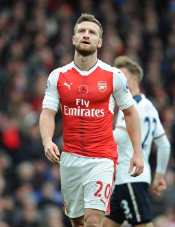 Arsenal V Tottenham Hotspur 2016-17 Prints: Clash of the London Giants: Arsenal vs