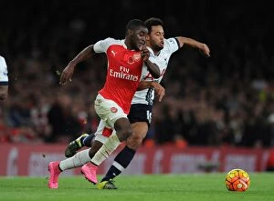 Images Dated 8th November 2015: Clash of London Rivals: Arsenal vs. Tottenham (2015-16) - Battle at Emirates Stadium