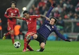 Bayern Munich Collection: Clash of Midfield Giants: Rosicky vs. Gustavo in Bayern Munich vs