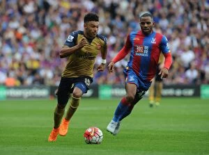 Images Dated 16th August 2015: Clash at the Palace: Oxlade-Chamberlain vs. Puncheon in Premier League Battle