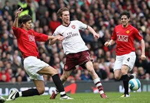 Images Dated 14th April 2008: Clash of Stars: Hleb vs. Pique - Manchester United vs. Arsenal, 2:1 (BPL, 2008)