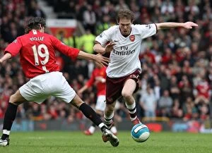 Images Dated 14th April 2008: Clash of Stars: Hleb vs. Pique in Manchester United vs. Arsenal, 2:1