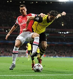 Arsenal v Borussia Dortmund 2013-14 Collection: Clash of Stars: Ozil vs. Hummels - Arsenal vs. Borussia Dortmund, UEFA Champions League