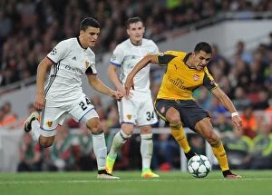Images Dated 28th September 2016: Clash of Stars: Sanchez vs. Elyounoussi in the Champions League