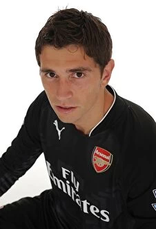 Images Dated 7th August 2014: Damian Martinez at Arsenal's Emirates Stadium (2014/15)