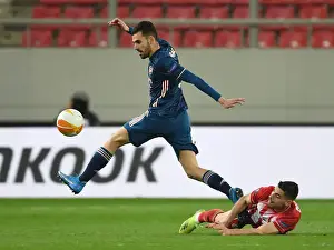Dani Ceballos Breaks Past Olympiacos Ahmed Hassan in Empty Karaiskakis Stadium - Arsenal vs Olympiacos, UEFA Europa League Round of 16 (March 2021)