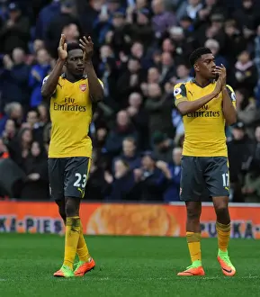 Danny Welbeck and Alex Iwobi (Arsenal) clap the fans after the match