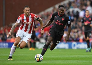 Stoke City v Arsenal 2017-18 Collection: Danny Welbeck (Arsenal) Geoff Cameron (Stoke). Stoke City 1: 0 Arsenal. Premier League