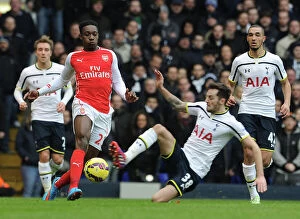 Images Dated 7th February 2015: Danny Welbeck Dodges Ryan Mason Challenge: Tottenham vs. Arsenal, Premier League 2014-15