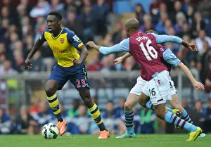 Danny Welbeck Outmaneuvers Fabian Delph: Aston Villa vs. Arsenal, Premier League 2014-15
