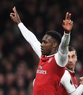 Images Dated 15th March 2018: Danny Welbeck Scores Penalty: Arsenal's Europa League Victory Over AC Milan