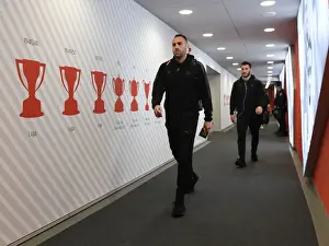 David Ospina Heads to Arsenal Dressing Room Before Atletico Madrid vs Arsenal UEFA Europa League Semi-Final