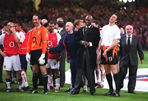 Arsenal V Southampton FA Cup Final Prints: The David Seaman and Patrick Vieira and the rest of Arsenal players wait to receives the trophy