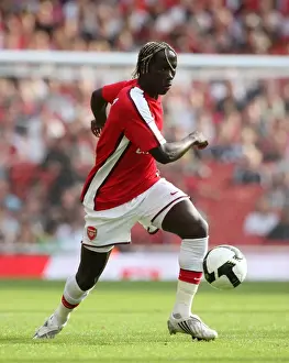 Arsenal V Juventus Prints: Defiant Sagna: Arsenal vs Juventus at Emirates Cup 2008 (0:1)