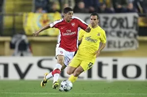 Images Dated 7th April 2009: Denilson (Arsenal) Angel Lopez (Villarreal)