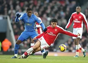 Images Dated 28th December 2008: Denilson (Arsenal) Arnold Mvuemba (Portsmouth)