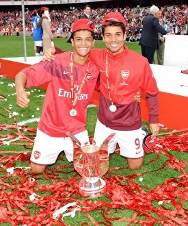 Denilson Gallery: Denilson and Eduardo (Arsenal) with the Emirates Cup