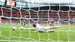 Arsenal v West Ham United 2009-10 Collection: Denilson shoots past West Ham goalkeeper Robert Green to score the 1st Arsenal goal