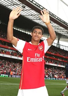 Images Dated 8th May 2007: Denilson waves to the Arsenal fans after the match