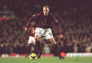 Arsenal v Chelsea 2005-6 Collection: Dennis Bergkamp (Arensal). Arsenal 0: 2 Chelsea. FA Premier League