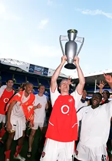 Dennis Bergkamp (Arsenal) celebrates winning the League