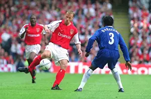 Dennis Bergkamp (Arsenal) Celestine Babayaro (Chelsea). Arsenal 2: 0 Chelsea