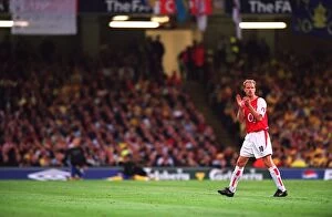 Images Dated 7th April 2005: Dennis Bergkamp (Arsenal) claps the fans as he is substituted
