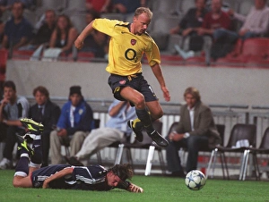 Dennis Bergkamp (Arsenal) Grygera (Ajax). Ajax 0:1 Arsenal