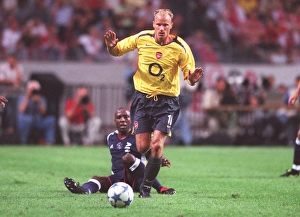 Dennis Bergkamp (Arsenal) Hatem Trabelsi (Ajax). Ajax 0: 1 Arsenal