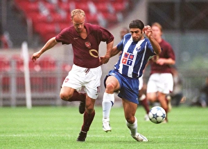 Bergkamp Dennis Prints: Dennis Bergkamp (Arsenal) Sonkaya (Porto). Arsenal 2: 1 Porto