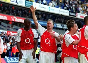 Images Dated 7th April 2005: Dennis Bergkamp and Patrick Vieira celebrate winning the league