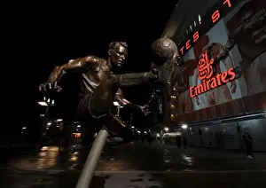 Dennis Bergkamp Statue: Arsenal's Tribute before Arsenal vs Southampton (2014-15)