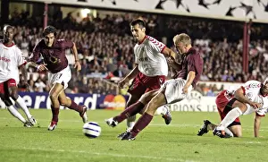 Dennis Bergkamp's Stunner: Arsenal's 2-1 Win Over FC Thun, Champions League 2005